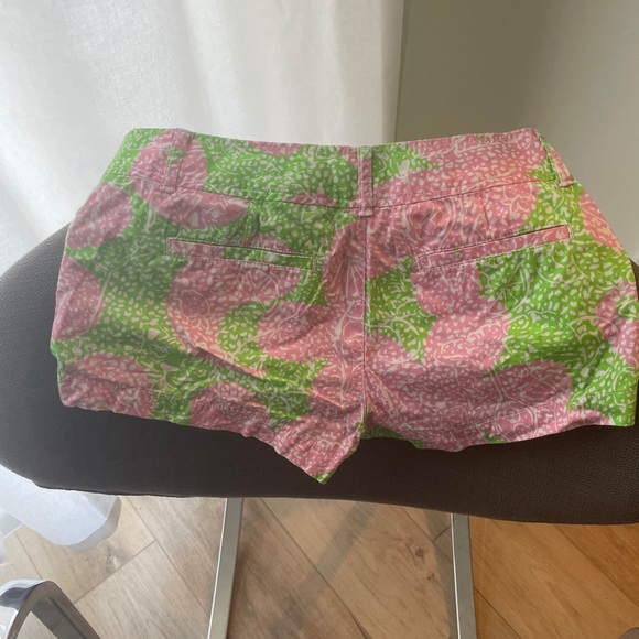 Lily Pulitzer green/pink Walsh shorts - size 4 - Picture 2 of 4